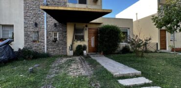 Venta – Duplex En Los Robles En La 1 Etapa A Mts De La Entrada