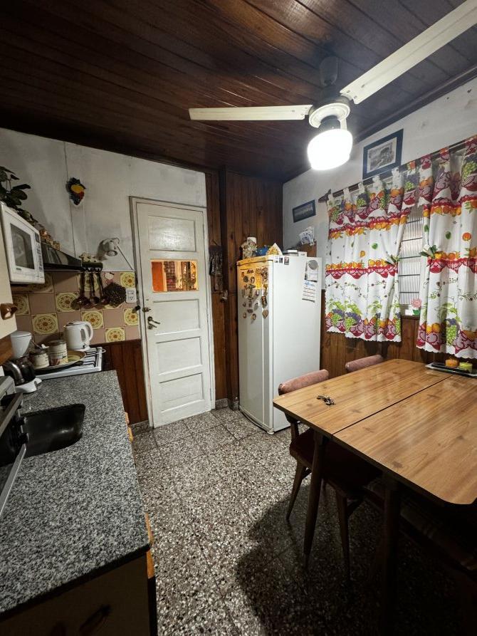 6884970_94348436100137468920748755724892863186002050462619001268867252798488833221909